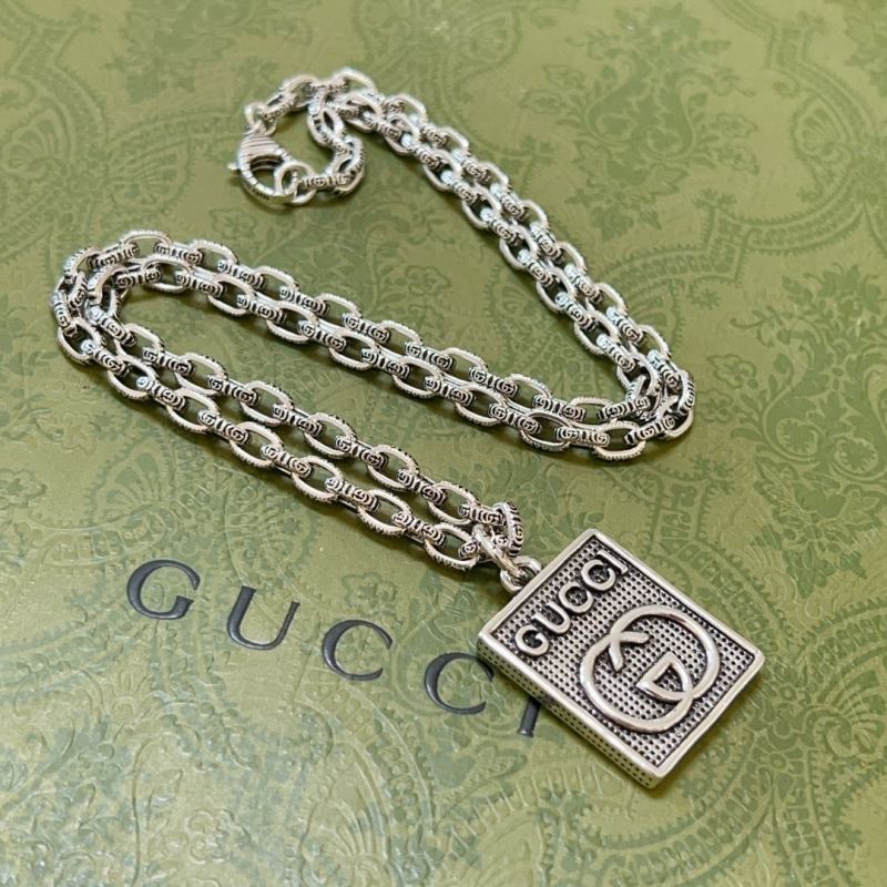 G*u*i necklaces